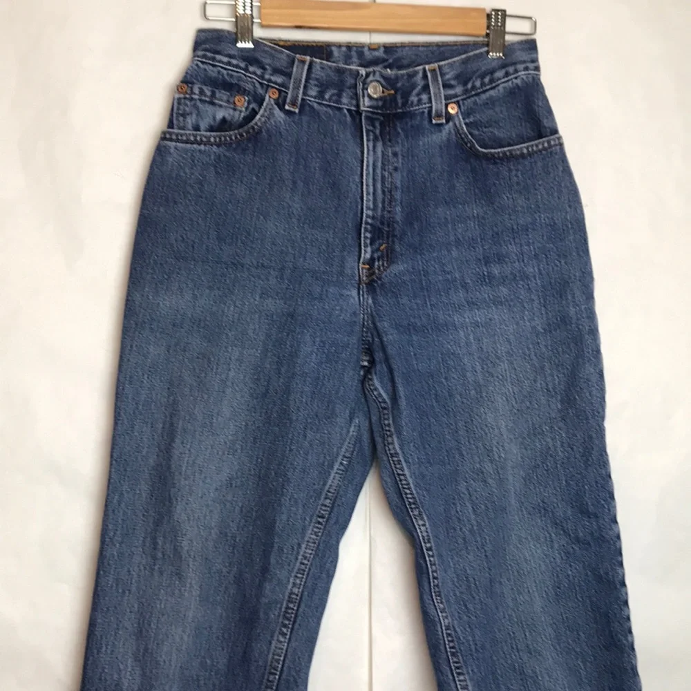 Vintage excellent used condition Levi’s tiny waist high waisted taper full leg